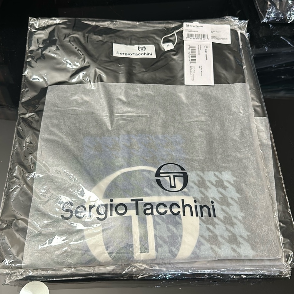 Black men or women t shirt original Italian brand Sergio Tacchini